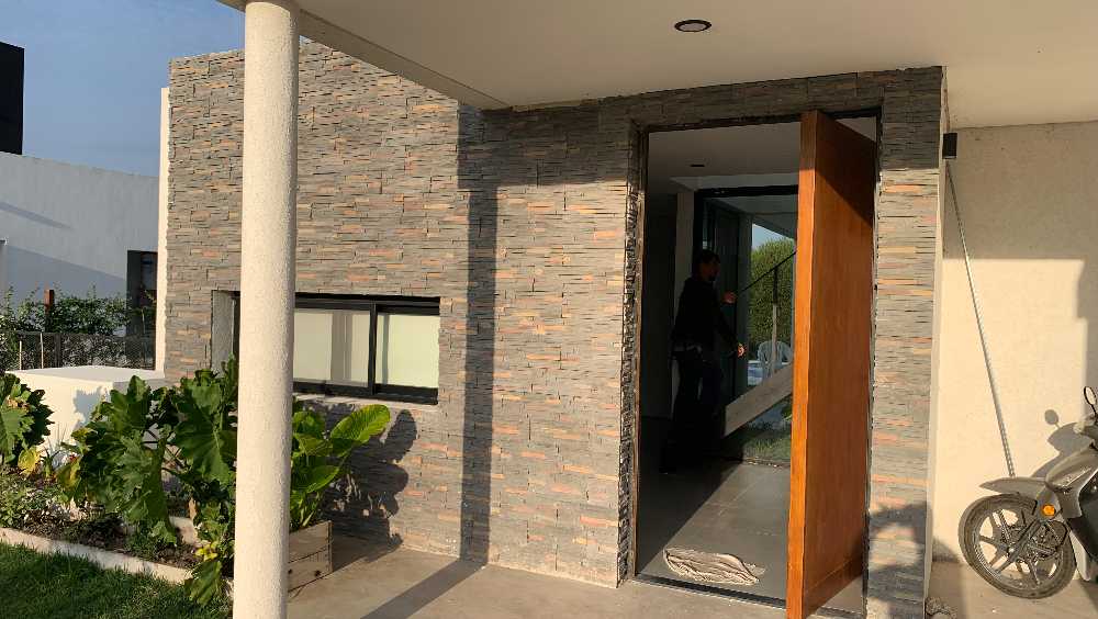 Casa Exclusiva En La Alameda - Diseo - Luminosa Y Equipada Lista Para Mudarse! - Casa en Venta en Canning con 3 dorm., 5 amb., 233 m2 cubiertos y 622 m2 totales - imagen 3