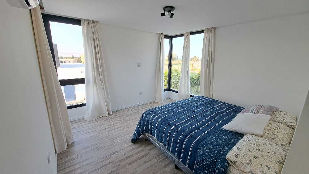 Casa Exclusiva En La Alameda - Diseo - Luminosa Y Equipada Lista Para Mudarse! - Casa en Venta en Canning con 3 dorm., 5 amb., 233 m2 cubiertos y 622 m2 totales - imagen 8