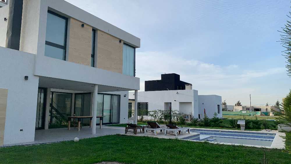 Casa Exclusiva En La Alameda - Diseo - Luminosa Y Equipada Lista Para Mudarse! - Casa en Venta en Canning con 3 dorm., 5 amb., 233 m2 cubiertos y 622 m2 totales - imagen 12