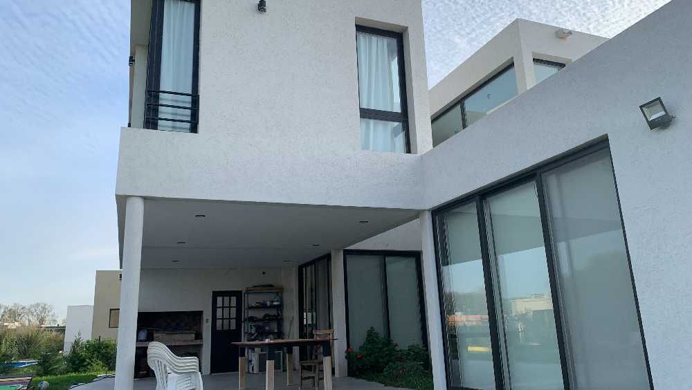 Casa Exclusiva En La Alameda - Diseo - Luminosa Y Equipada Lista Para Mudarse! - Casa en Venta en Canning con 3 dorm., 5 amb., 233 m2 cubiertos y 622 m2 totales - imagen 13