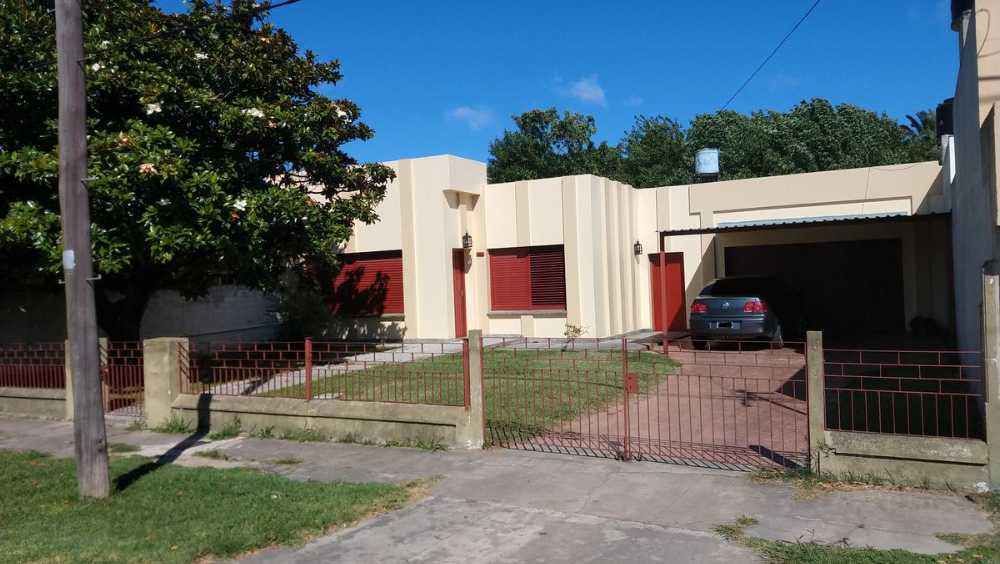 Casa única en Berisso en Venta · dueño directo · 3 dorm · 2 cocheras · 600 m² de lote - Imagen 1