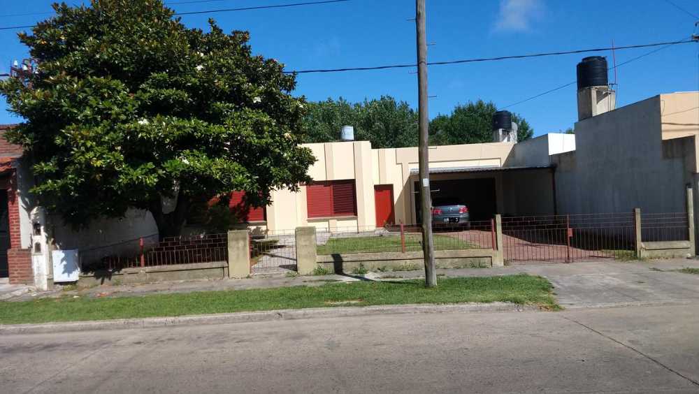 Casa única en Berisso en Venta · dueño directo · 3 dorm · 2 cocheras · 600 m² de lote - Imagen 2