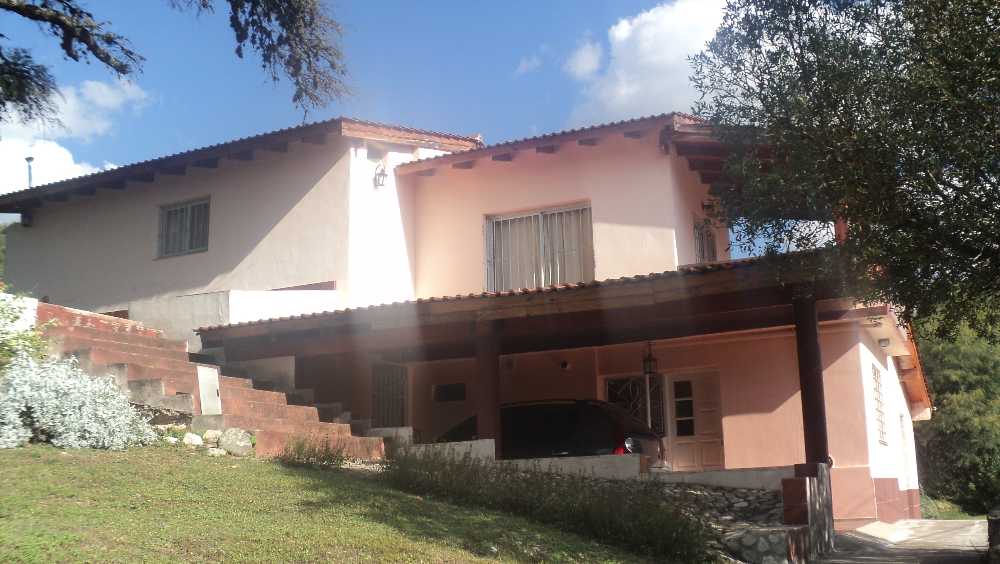 Imperdible Oportunidad !! - Casa en Venta en Mina Clavero con 3 dorm., 5 amb., 240 m2 cubiertos y 2.700 m2 totales - imagen 2