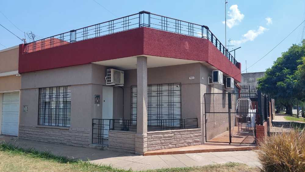 Casa Americana A La Venta En Ituzaingo Norte - Casa en Venta en Ituzaingo con 2 dorm., 4 amb., 120 m2 cubiertos y 200 m2 totales - imagen 3