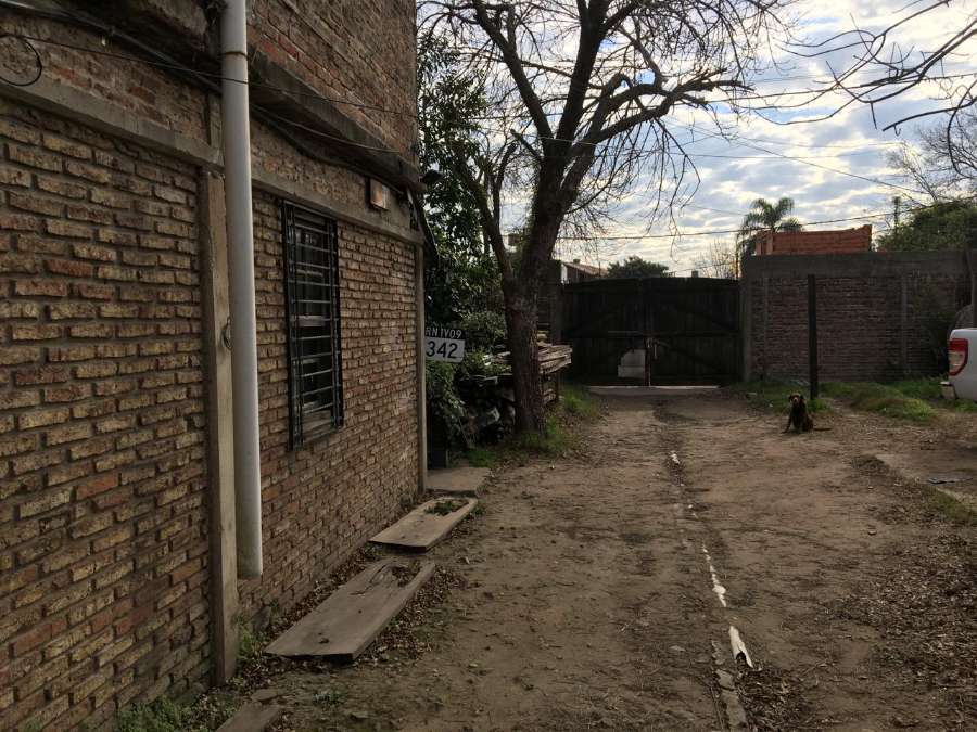 Galpón en Venta en Rosario · dueño directo · 5 cocheras · 1 m² de lote - Imagen 3