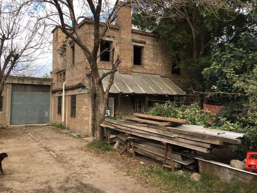 Galpón en Venta en Rosario · dueño directo · 5 cocheras · 1 m² de lote - Imagen 1