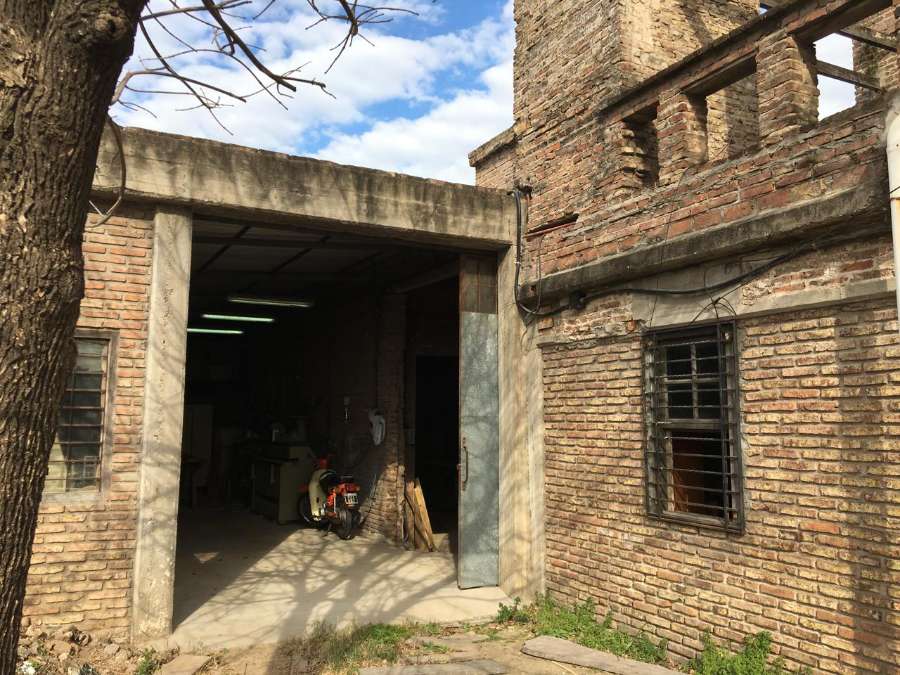Galpón en Venta en Rosario · dueño directo · 5 cocheras · 1 m² de lote - Imagen 4