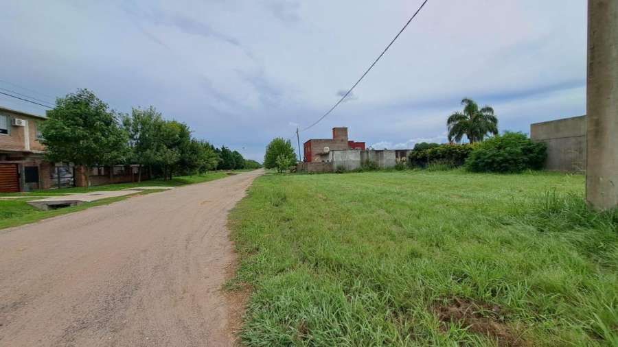 En Funes, Terreno en Venta · frente 16,7 m · largo 31,5 m · 526 m² de lote · dueño directo - Imagen 1