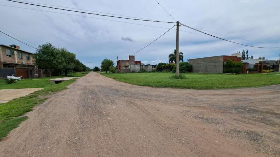 En Funes, Terreno en Venta · frente 16,7 m · largo 31,5 m · 526 m² de lote · dueño directo - Imagen 2