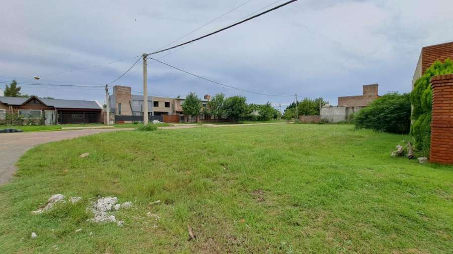 En Funes, Terreno en Venta · frente 16,7 m · largo 31,5 m · 526 m² de lote · dueño directo - Imagen 4
