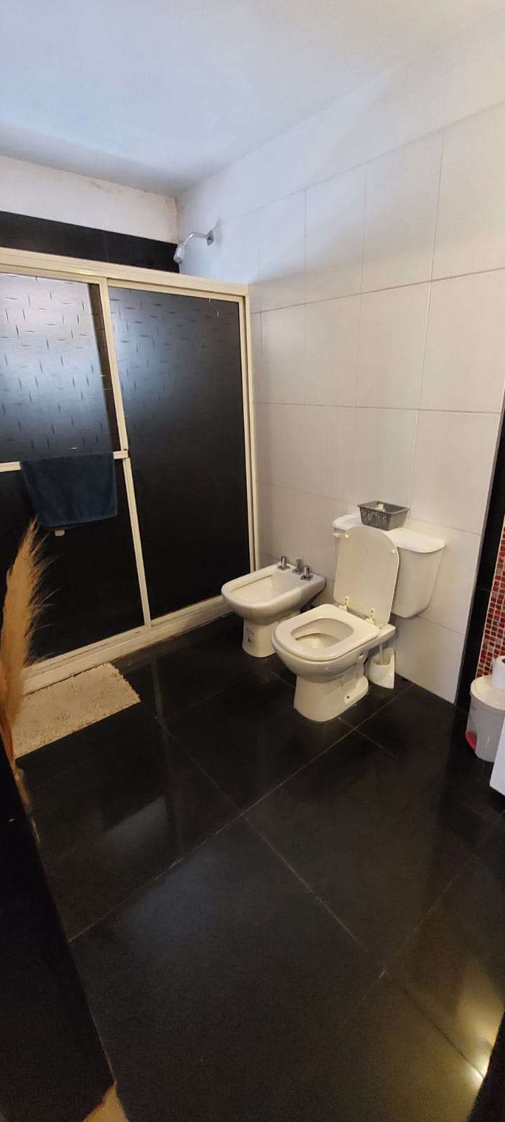Vendo Casa En Gral Fernandez Oro - Casa en Venta en Cipolletti con 2 dorm., 3 amb., 170 m2 cubiertos y 400 m2 totales - imagen 3