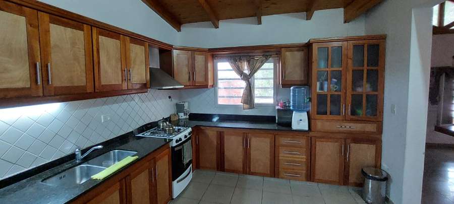 Vendo Casa En Gral Fernandez Oro - Casa en Venta en Cipolletti con 2 dorm., 3 amb., 170 m2 cubiertos y 400 m2 totales - imagen 5