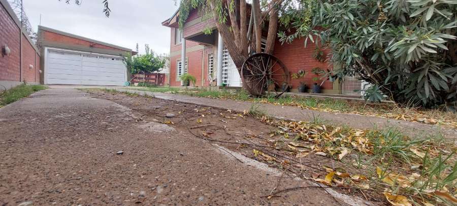 Vendo Casa En Gral Fernandez Oro - Casa en Venta en Cipolletti con 2 dorm., 3 amb., 170 m2 cubiertos y 400 m2 totales - imagen 6