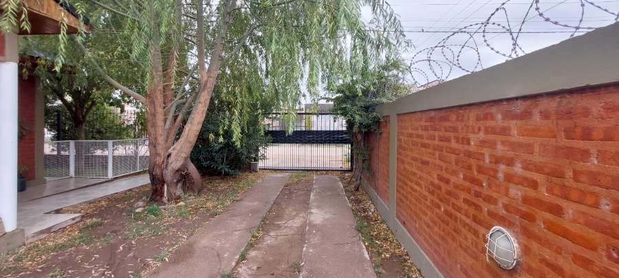Vendo Casa En Gral Fernandez Oro - Casa en Venta en Cipolletti con 2 dorm., 3 amb., 170 m2 cubiertos y 400 m2 totales - imagen 7