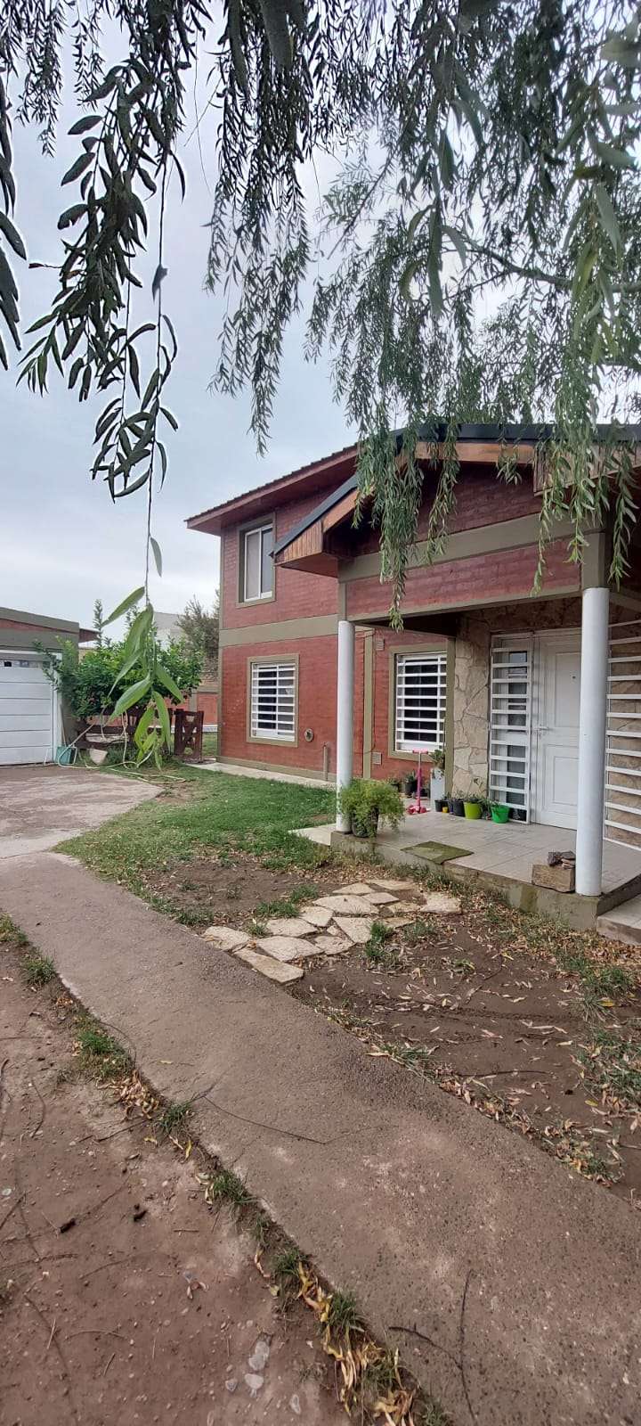 Vendo Casa En Gral Fernandez Oro - Casa en Venta en Cipolletti con 2 dorm., 3 amb., 170 m2 cubiertos y 400 m2 totales - imagen 9