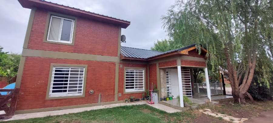 Vendo Casa En Gral Fernandez Oro - Casa en Venta en Cipolletti con 2 dorm., 3 amb., 170 m2 cubiertos y 400 m2 totales - imagen 11