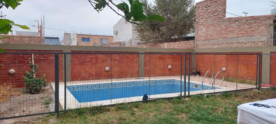 Vendo Casa En Gral Fernandez Oro - Casa en Venta en Cipolletti con 2 dorm., 3 amb., 170 m2 cubiertos y 400 m2 totales - imagen 12