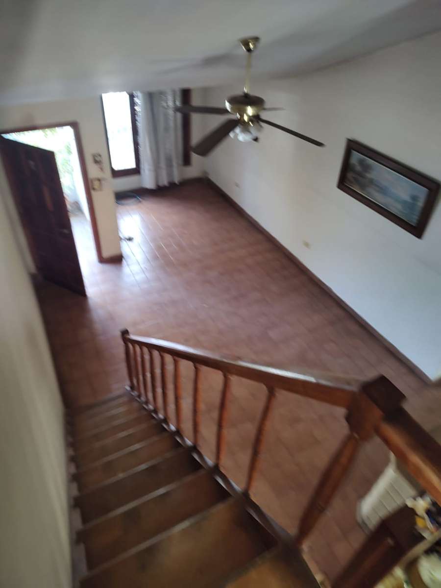 Se Vende Casa Excelente Ubicacion - Casa en Venta en Neuquén con 3 dorm., 3 amb., 140 m2 cubiertos y 220 m2 totales - imagen 6