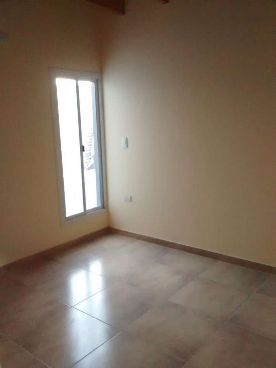 Casa disponible en Mendoza · dueño directo · 2 dorm · cochera · 80 m² de lote - Imagen 4