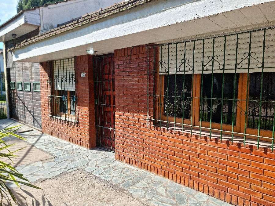 Casa en Mar del Plata en Venta · dueño directo · 2 dorm · cochera · 122 m² de lote - Imagen 2