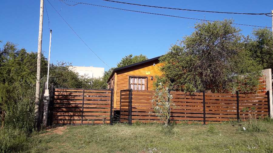 Casa disponible para la en Venta en Colón · dueño directo · 2 dorm · cochera · 315 m² de lote - Imagen 1