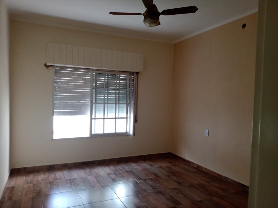 Galpón disponible en Lomas del Mirador · dueño directo · 2 cocheras · 250 m² de lote - Imagen 2