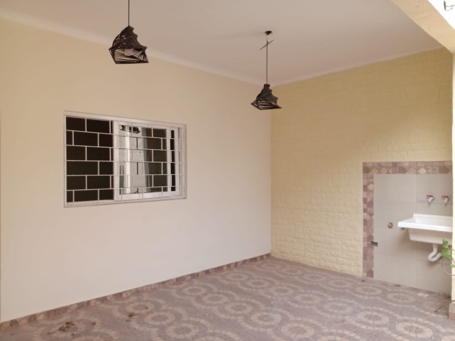 Galpón disponible en Lomas del Mirador · dueño directo · 2 cocheras · 250 m² de lote - Imagen 1