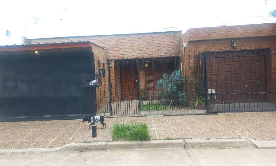 Amplia Casa en Venta - 3 Dorm. (Apta Crédito Hipotecario) - Imagen 1