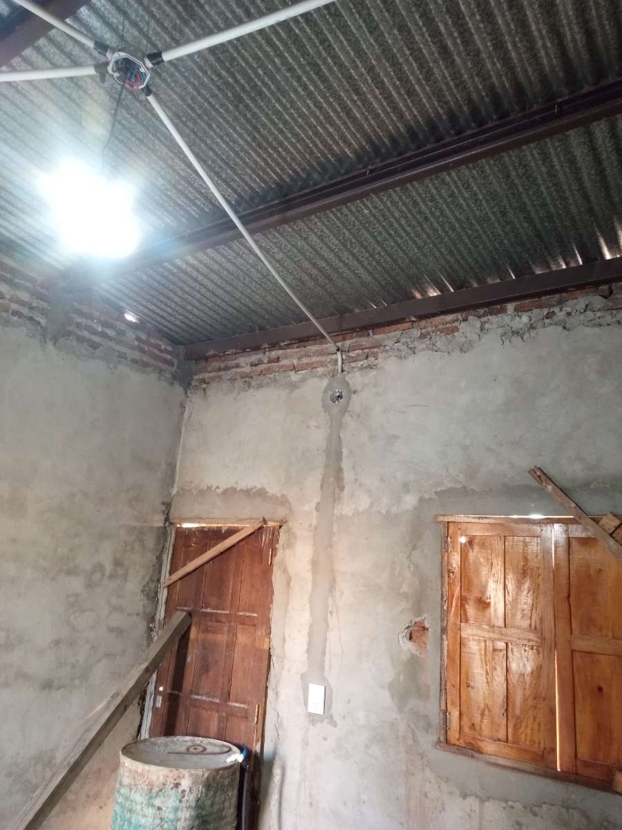 Casa en construcción con luz y agua - Imagen 5