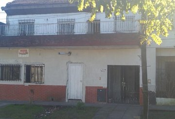 Casa en Venta en Hurlingham con 4 o más dorm y 365 m² de lote - Imagen 2
