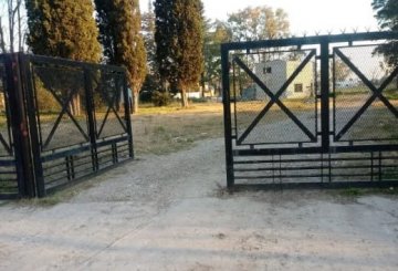Casa en Venta en Berazategui con · barrio privado · dueño directo · 630 m² de lote - Imagen 3