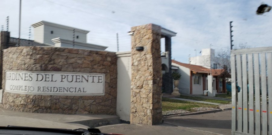 Casa en Venta en Rodeo del Medio con 4 dorm., 6 amb., 250 m2 cubiertos y 568 m2 totales - imagen 1
