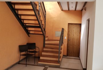 Oportunidad: Casa en Venta en Rodeo del Medio · dueño directo · 4 o más dorm · 6 ambientes · 568 m² de lote - Imagen 3