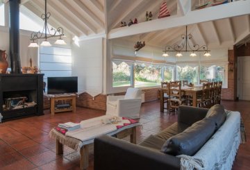 Casa en Temporario en Carilo con 4 o más dorm y 240 m² de lote - Imagen 5