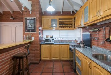 Casa en Temporario en Carilo con 4 o más dorm y 240 m² de lote - Imagen 3
