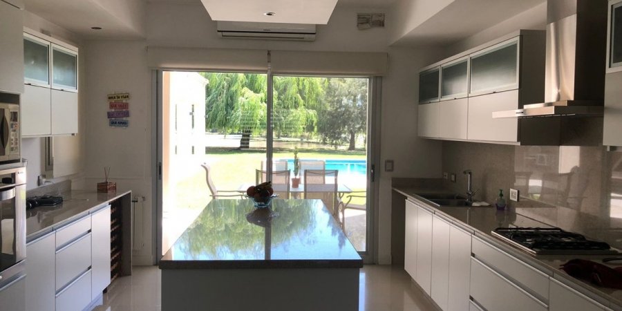 Club De Campo Casuarinas Del Pilar - Casa en Venta en Pilar con 3 dorm., 6 amb., 500 m2 cubiertos y 1.650 m2 totales - imagen 2