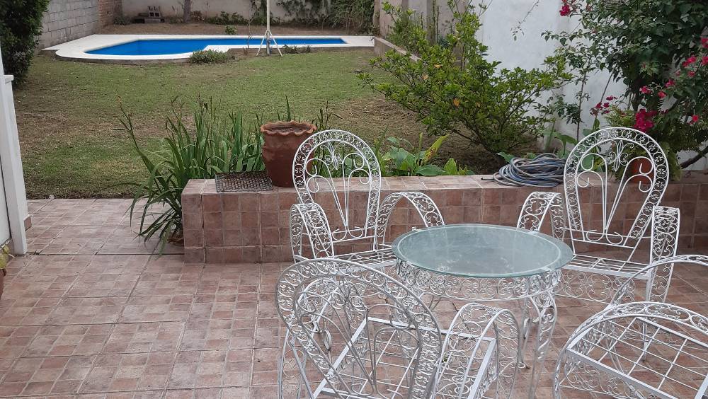 Casa disponible en Córdoba · dueño directo · 3 dorm · cochera · 380 m² de lote - Imagen 4