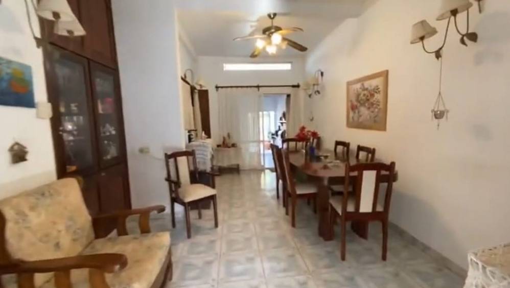 Dueo Vende Casa A Media Cuadra De Av Rafael Nez 6100 - Casa en Venta en Córdoba con 3 dorm., 4 amb., 140 m2 cubiertos y 380 m2 totales - imagen 5
