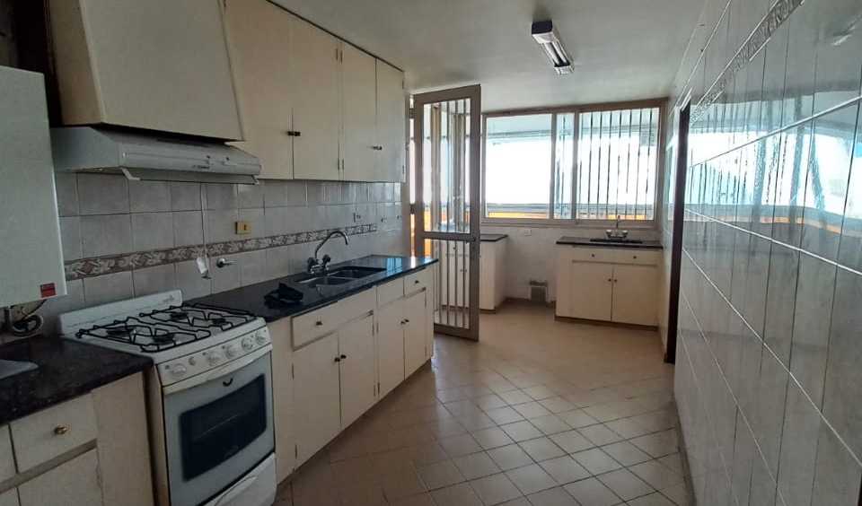 Alquilo Semipiso De 3 Dormitorios Con Balcon Y Cochera En B Nueva Crdoba - Departamento en Alquiler en Córdoba con 3 dorm., 6 amb. y 300 m2 cubiertos - imagen 3