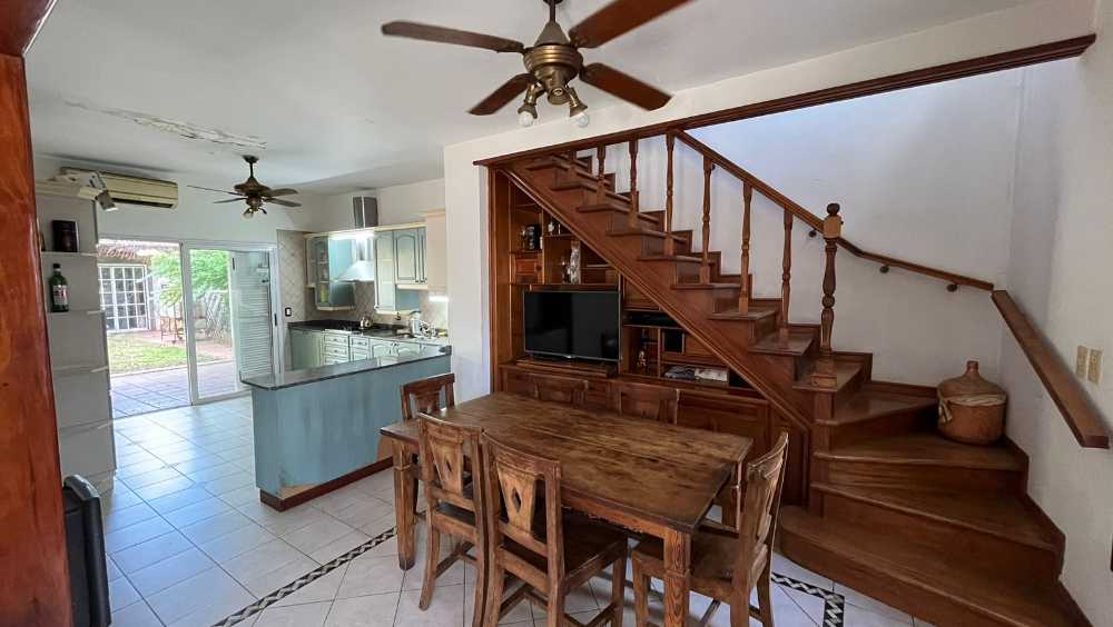 Casa en Venta en Villa Luzuriaga · dueño directo · 4 o más dorm · 2 cocheras · 220 m² de lote - Imagen 2