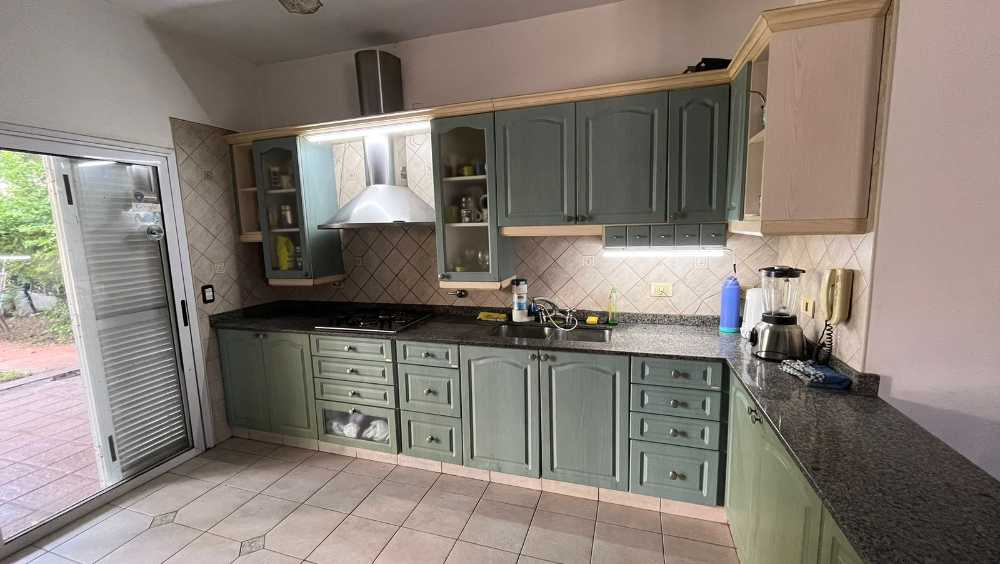 Casa en Venta en Villa Luzuriaga · dueño directo · 4 o más dorm · 2 cocheras · 220 m² de lote - Imagen 3