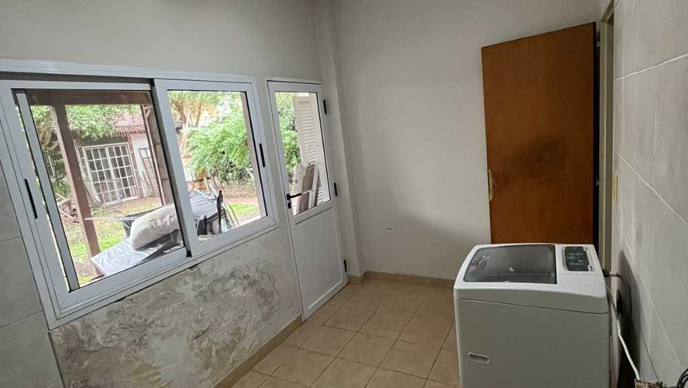 Excelente Oportunidad Para Restaurar - Casa en Venta en Villa Luzuriaga con 4 dorm., 6 amb., 280 m2 cubiertos y 220 m2 totales - imagen 6