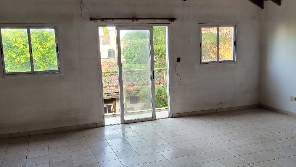 Excelente Oportunidad Para Restaurar - Casa en Venta en Villa Luzuriaga con 4 dorm., 6 amb., 280 m2 cubiertos y 220 m2 totales - imagen 10