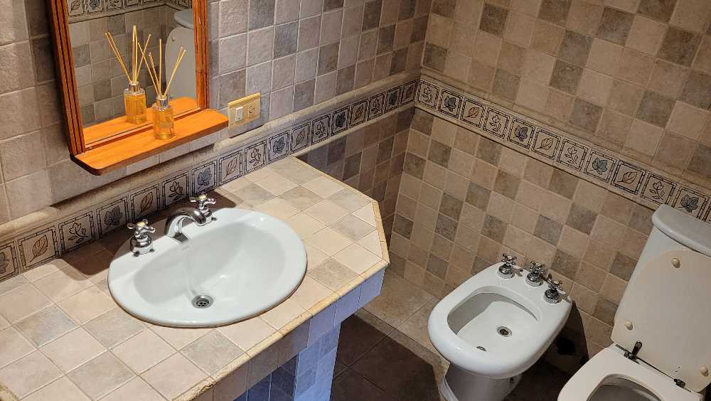 Excelente Oportunidad Para Restaurar - Casa en Venta en Villa Luzuriaga con 4 dorm., 6 amb., 280 m2 cubiertos y 220 m2 totales - imagen 11
