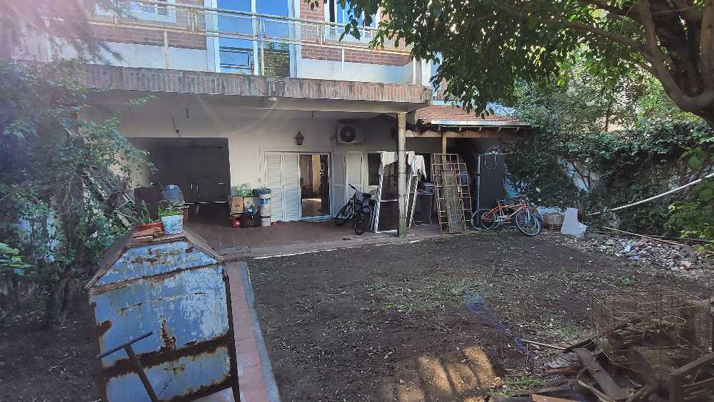 Excelente Oportunidad Para Restaurar - Casa en Venta en Villa Luzuriaga con 4 dorm., 6 amb., 280 m2 cubiertos y 220 m2 totales - imagen 13