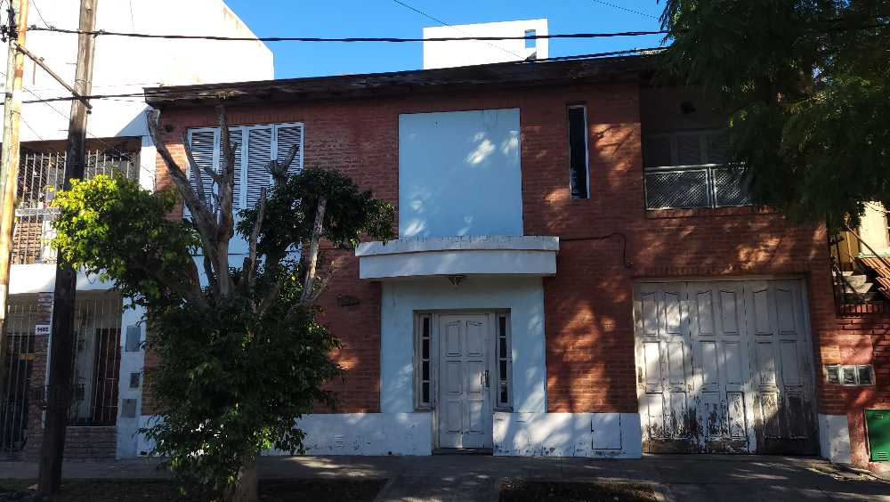 Excelente Oportunidad Para Restaurar - Casa en Venta en Villa Luzuriaga con 4 dorm., 6 amb., 280 m2 cubiertos y 220 m2 totales - imagen 15