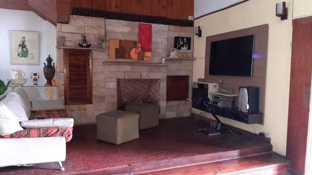 Espectacular Chalet En Ituzaingo Norte 430 M2 - Casa en Venta en Ituzaingo con 3 dorm., 4 amb., 200 m2 cubiertos y 430 m2 totales - imagen 4