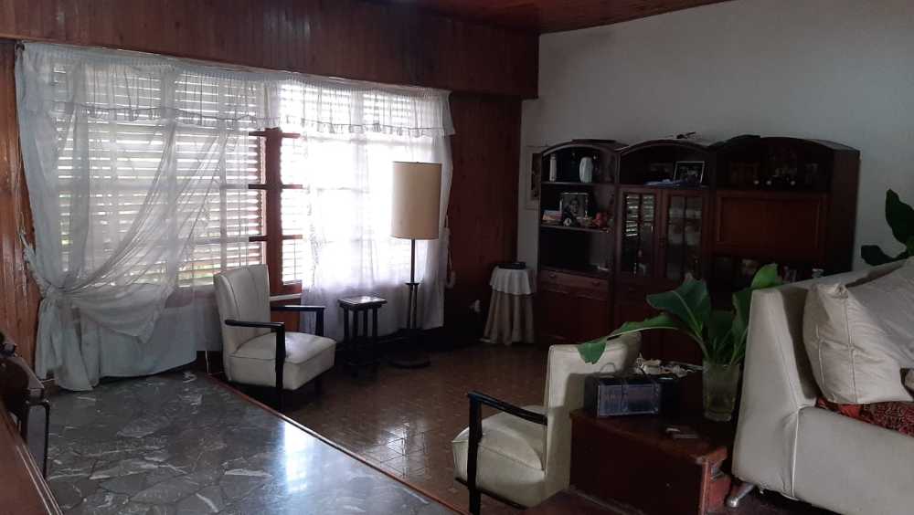 Espectacular Chalet En Ituzaingo Norte 430 M2 - Casa en Venta en Ituzaingo con 3 dorm., 4 amb., 200 m2 cubiertos y 430 m2 totales - imagen 5