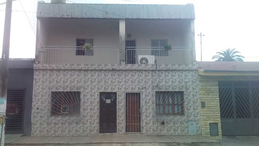 Comprar Casa en San Miguel de Tucumán · dueño directo · 4 o más dorm · 240 m² de lote - Imagen 1