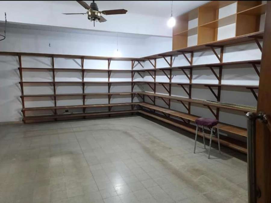 ALQUILO AMPLIO LOCAL COMERCIAL EN ESQUINA VIDRIADO DE 5MX10M - Imagen 5